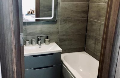 Аренда комфортных 3-комнатных апартаментов с видом на море, 89 м², в районе Мамая, Констанца, Румыния